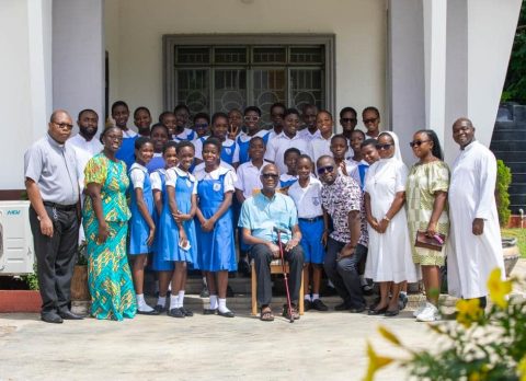 MARY-MOTHER-OF-GOOD-COUNSEL-SCHOOL-PUPILS-DONATE-TO-LEGACY-OF-HOPE-PROJECT